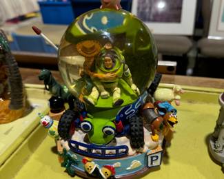 Walt Disney collectibles, Snow Globes, Music boxes, Christmas villages, Mickey, Minnie and all their friends