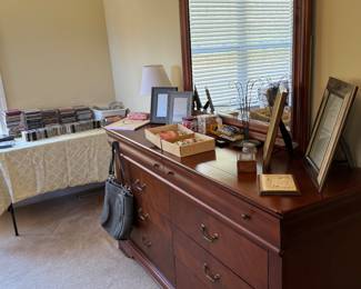 Collezione Europa Bedroom set - 2 dressers, 2 night stands and queen size bed 