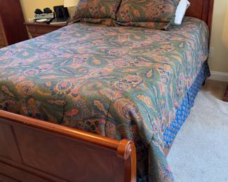 Collezione Europa Bedroom set - 2 dressers, 2 night stands and queen size bed 