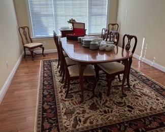 Gorgeous dining table with inserts and 8 chairs 