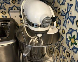 Kitchen Aid Mixer - Just in Time for Christmas Cookies!