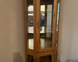 Nice Corner Curio Cabinet w Glass Shelves - Like New!