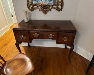 Ladies desk