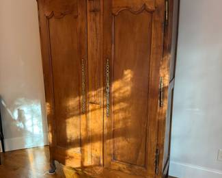 Large armoire