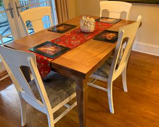 Expanding pub table and chairs
