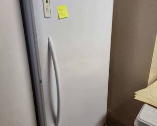 UPRIGHT FREEZER