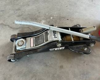FLOOR JACK