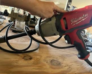 MILWAUKEE IMPACT DRIVE WRENCH