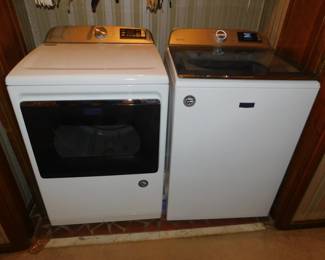 NEW TOP LOAD MAYTAG WASHER & ELECTRIC DRYER NEW AS OF FEBRUARY 2024 USED 5 TIMES. 10 YEAR WARRANTY