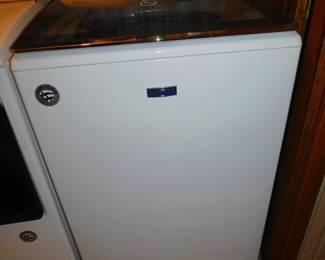 NEW TOP LOAD MAYTAG WASHER & ELECTRIC DRYER NEW AS OF FEBRUARY 2024 USED 5 TIMES. 10 YEAR WARRANTY
