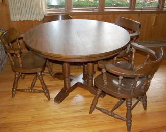 Round Oak Style Table & Chairs