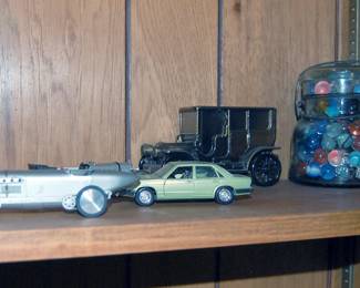 Models Banks & Marbles