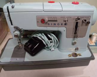 NICE Singer Sewing Machine