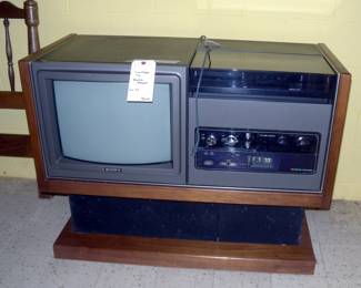 COOL Vintage Sony TV with Build In Beta Player !!!!