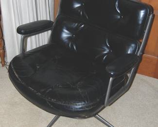 Fun Vintage Black Leather Chair