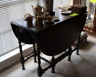 drop-leaf, gate-leg dining table