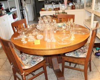54" round oak dining table and 4 chairs, plus set of leaves