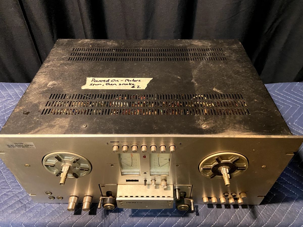 Pioneer RT-707 : Unit initially powered on, then smoke appeared from right side of unit, immediately turned off. Parts or Repair.