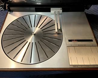 B&O 4002 #1: Powers on, motor noise, does not play