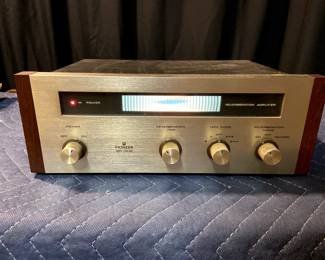 Pioneer SR-202: Powers on