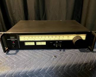 Sansui TU-217: Powers on