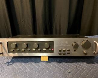 Carver C-1 : Powers on