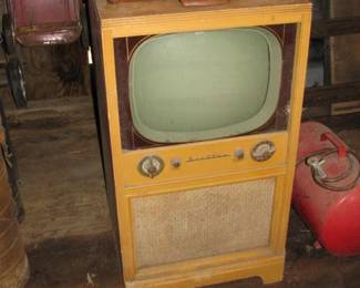 Good for parts or repair vintage tv ( good internal parts) briefcase