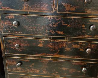 Large chest of drawers. 