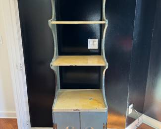 Vintage 2 Door Medallion Topped Bookcase (21"W x 18"D x 84"H)