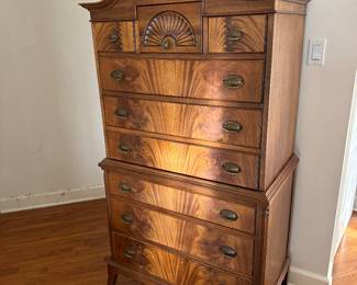 Holland Furniture Tiger Maple Queen Anne 9 Drawer Hi Boy Dresser (20"D x 34"W x 70"H)