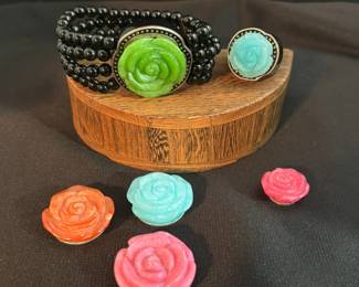 Stretch Beaded Bracelet And Ring With Interchangeable Flower Centers