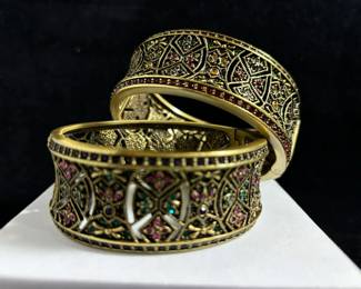 Heidi Daus Signed Byzantine Beauty Red Pink Crystal Hinged Bangle Bracelet