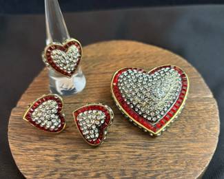 Heidi Daus Crystal Heart Brooch And Matching Ring And Earrings