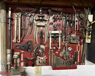 Snap-On, model CJ2000, hanging puller set board with assorted puller components