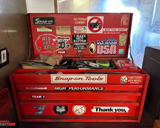 Snap-On 24" width x 12" height x 10.5" depth steel tool box with 3 drawers 
