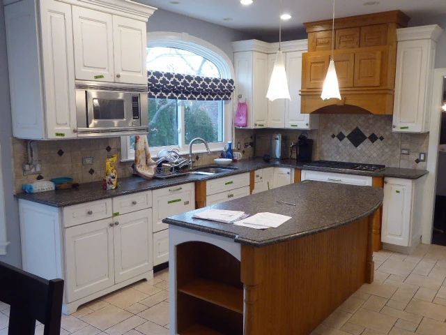 Mouser White Kitchen Cabinets
Included with the purchase of the cabinets is the Island, All Granite Counters, 2 SS Sink, 2 Faucet and Disposal.  $4,250.00 / for all