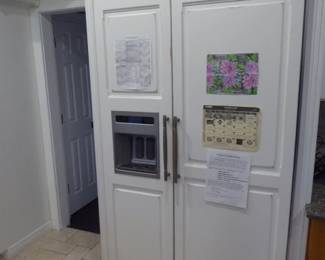 KitchenAid Refrigerator/Freezer
$450.00 / / 1 Available. MFD: 2008