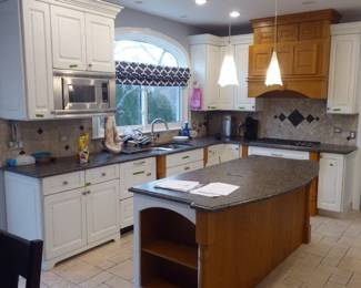 Mouser White Kitchen Cabinets
Included with the purchase of the cabinets is the Island, All Granite Counters, 2 SS Sink, 2 Faucet and Disposal.  $4,250.00 / for all