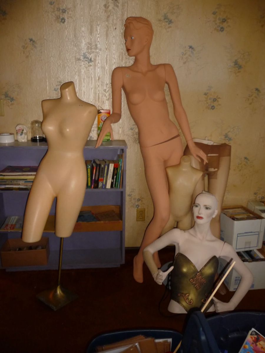 manikins 