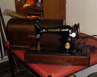 vintage electrified singer with WOOD case