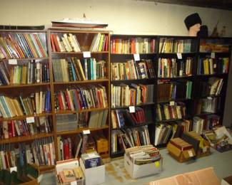 hundreds of books / WAR / Grays anatomy health /animals ZIM and more / cooking