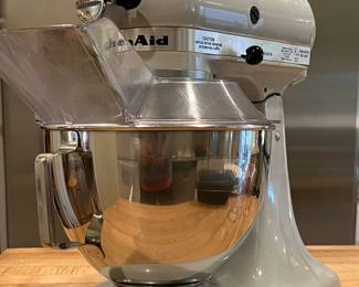 Classic KitchenAid K45SS Stand Mixer Bowl with 1 Beater, 1 Bread Hook and Pour Spout