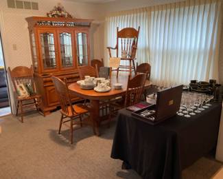 NICE OAK DINNINGROOM 