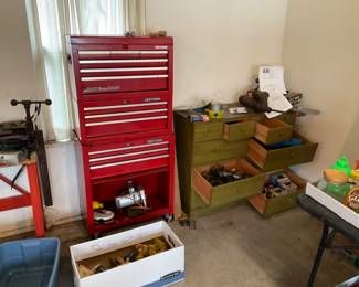 NICE CRAFTSMAN TOOL CABINET