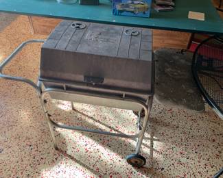 VINTAGE BBQ PIT.  SO COOL