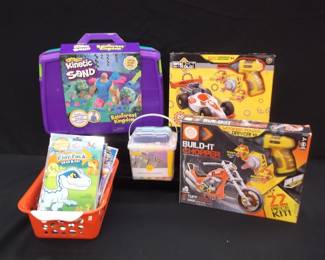 Kinetic Sand     Sidewalk Chalk