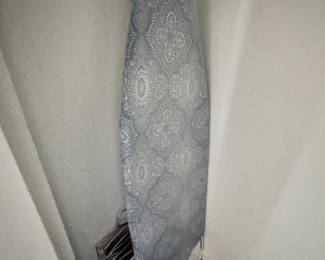 Ironing board 