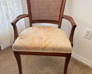 Vintage antique chair really clean 