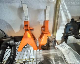Jack stands 