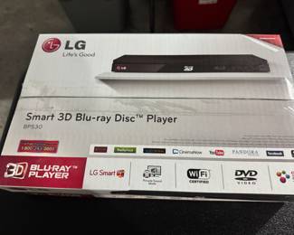 Blu ray very nice brand new smart player new in box 